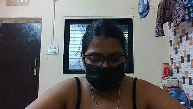 Hotmilfxox online show from June 18, 2026, 11:15 am