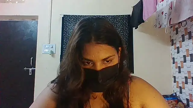 Hotmilfxox online show from July 10, 2026, 8:03 am