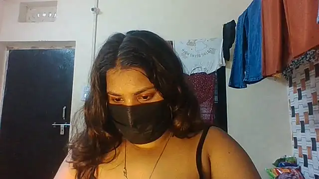 Hotmilfxox online show from July 3, 2026, 8:21 am