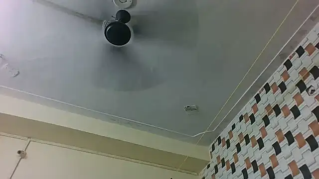 Hotmilfxox online show from July 6, 2026, 4:42 pm