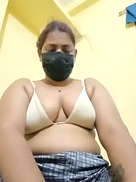 Hotmilfxox online show from March 5, 2025, 7:38 pm