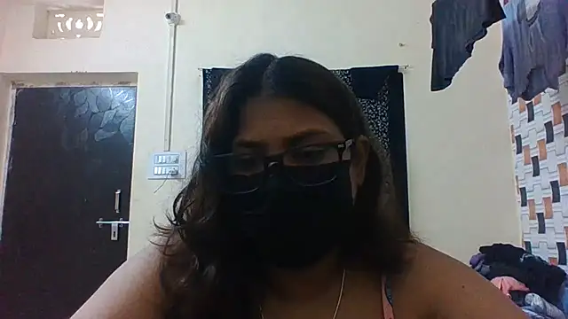 Hotmilfxox online show from June 21, 2026, 7:14 am