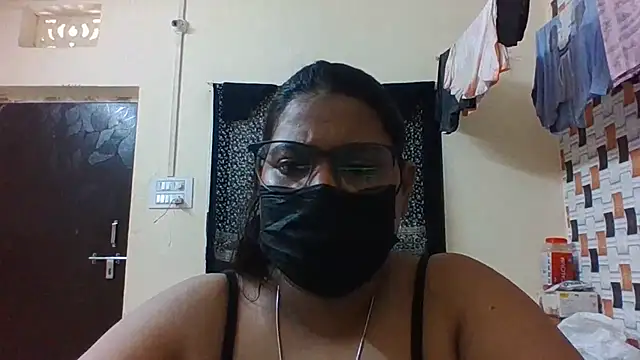 Hotmilfxox online show from June 19, 2026, 8:09 am