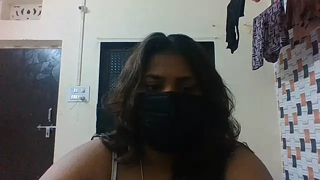 Hotmilfxox online show from June 24, 2026, 2:37 pm