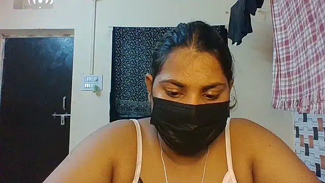 Hotmilfxox online show from July 12, 2026, 9:43 am