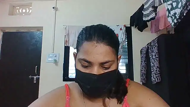Hotmilfxox online show from July 18, 2026, 8:12 am