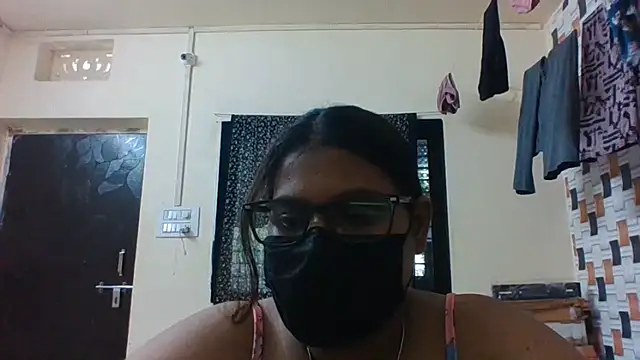 Hotmilfxox online show from June 3, 2026, 8:59 am