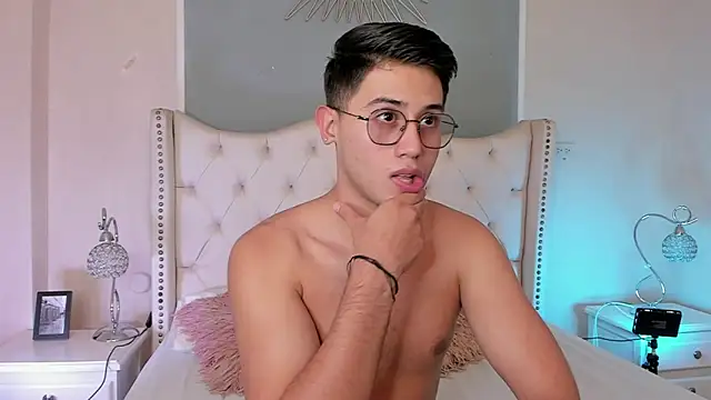 Snapshot of Brandonn_Millerr chatting on January 24, 2025, 11:02 pm Brandonn Millerr online show from January 24, 2025, 11:02 pm