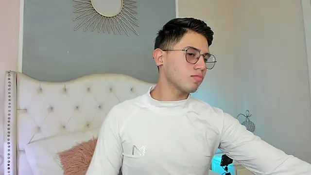 Snapshot of Brandonn_Millerr chatting on January 22, 2025, 8:17 pm Brandonn Millerr online show from January 22, 2025, 8:17 pm