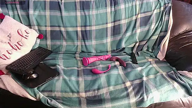 Snapshot of LauraMonolo chatting on March 4, 2026, 6:54 am LauraMonolo online show from March 4, 2026, 6:54 am