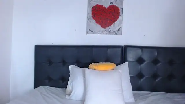 Amara Red online show from October 1, 2025, 11:14 am