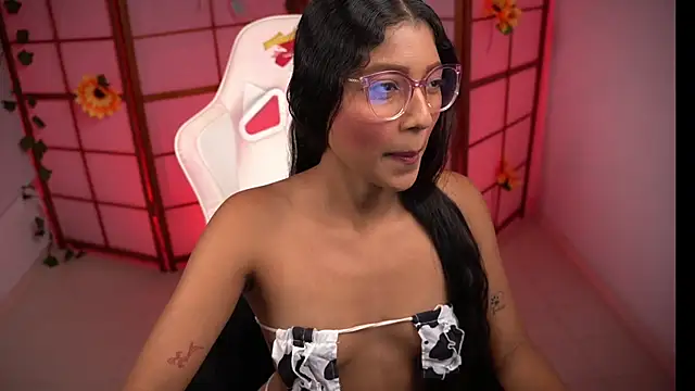 small emilie online show from October 16, 2025, 1:08 pm