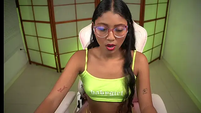 small emilie online show from November 19, 2025, 1:55 pm