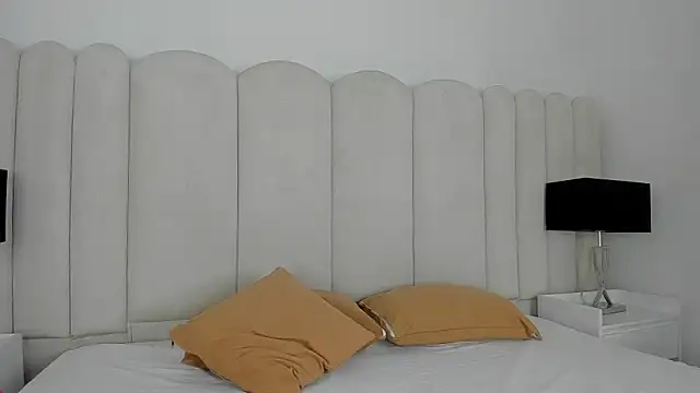 AnnyCherry  online show from May 9, 2026, 12:36 am