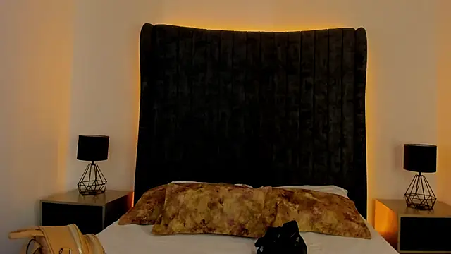 AnnyCherry  online show from September 29, 2025, 10:15 pm