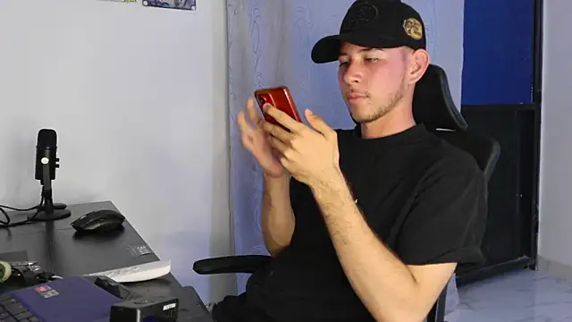 MARTIN ALDEMAR online show from February 10, 2026, 11:37 pm