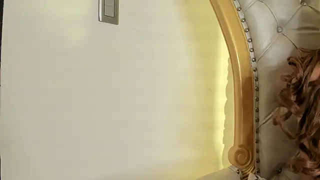 Ari sunshine  online show from December 13, 2025, 10:05 pm