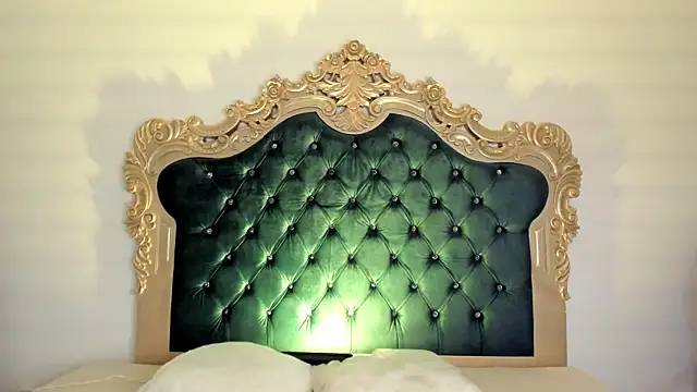 Ari sunshine  online show from September 12, 2025, 10:31 pm