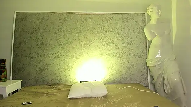 Ari sunshine  online show from September 18, 2025, 5:54 am