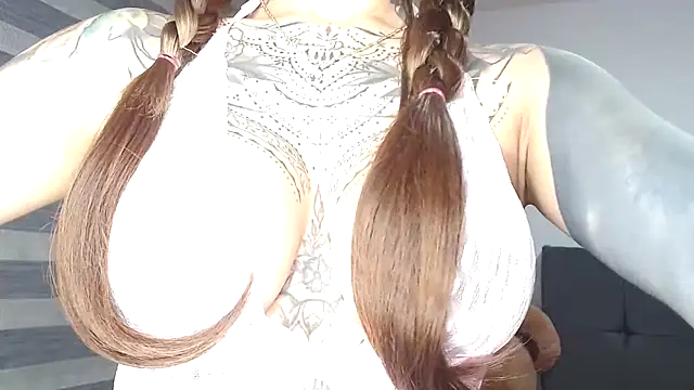 EmiliMontero online show from February 22, 2026, 1:19 am