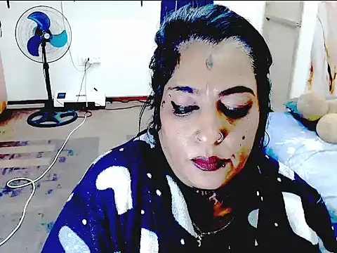 Indiancatz2 online show from June 14, 2026, 2:24 am