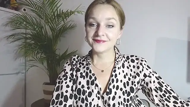 AliciaDesire online show from December 4, 2025, 6:56 am