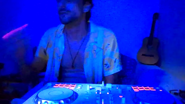 couplemilk online show from February 5, 2026, 2:18 am