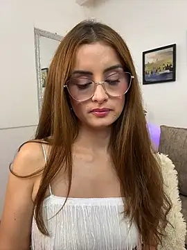 MiaaLoren online show from April 30, 2026, 9:08 pm