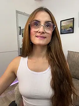 MiaaLoren online show from June 9, 2026, 7:59 pm