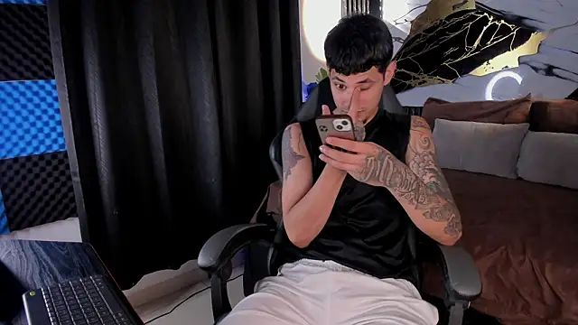 kyle smithxx online show from February 13, 2026, 4:01 am