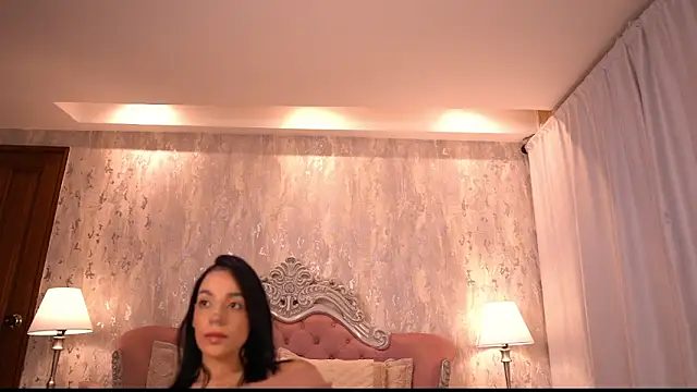 AngelineConnor online show from November 14, 2025, 10:35 pm