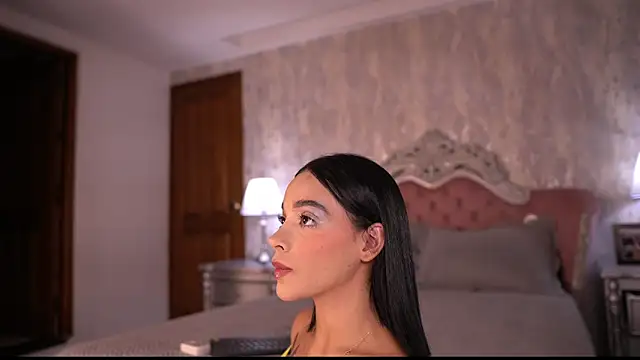 Snapshot of AngelineConnor chatting on June 17, 2026, 11:25 pm AngelineConnor online show from June 17, 2026, 11:25 pm
