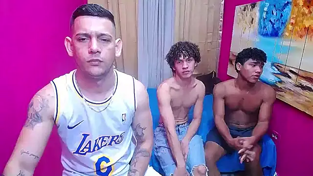 hugecocks hot online show from January 14, 2026, 11:41 pm