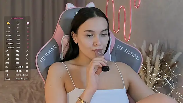  Sweetie  online show from March 21, 2025, 2:51 pm