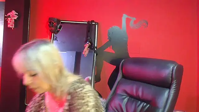 KLOE PIELL online show from October 7, 2025, 9:16 pm