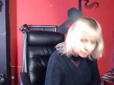 KLOE PIELL online show from April 25, 2026, 3:53 pm