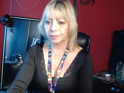 Snapshot of KLOE_PIELL chatting on March 6, 2026, 8:04 pm KLOE PIELL online show from March 6, 2026, 8:04 pm