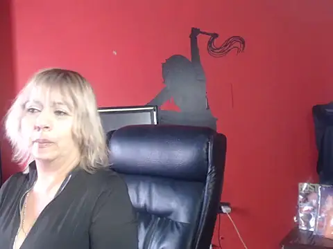 Snapshot of KLOE_PIELL chatting on March 19, 2026, 9:37 pm KLOE PIELL online show from March 19, 2026, 9:37 pm