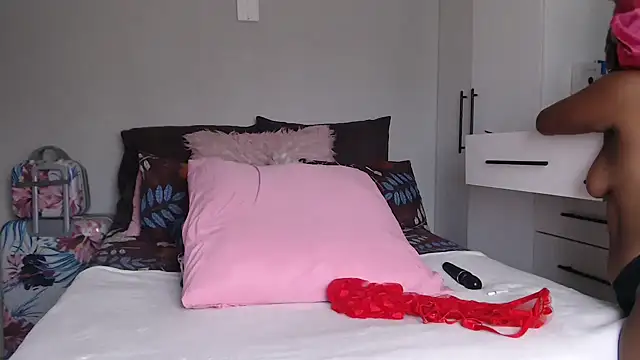 Amberbela online show from March 8, 2026, 1:47 pm