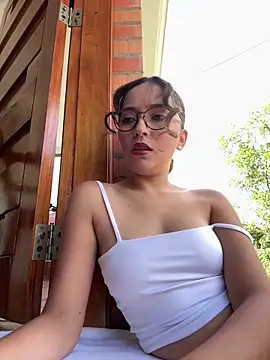 Snapshot of Penelope-Hot chatting on June 17, 2026, 8:19 pm Penelope-Hot online show from June 17, 2026, 8:19 pm