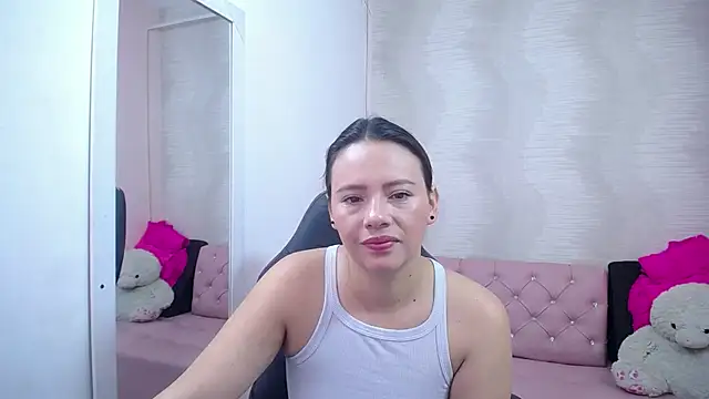 Snapshot of lauraguzman chatting on February 26, 2025, 3:03 am lauraguzman online show from February 26, 2025, 3:03 am