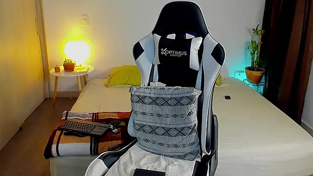 dafboy1 online show from December 17, 2025, 11:43 pm