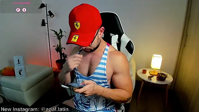dafboy1 online show from May 4, 2026, 1:14 pm