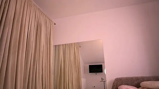 KylieJoyce online show from April 25, 2026, 8:17 pm