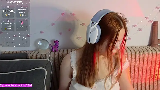 ValBae online show from December 2, 2025, 9:16 pm