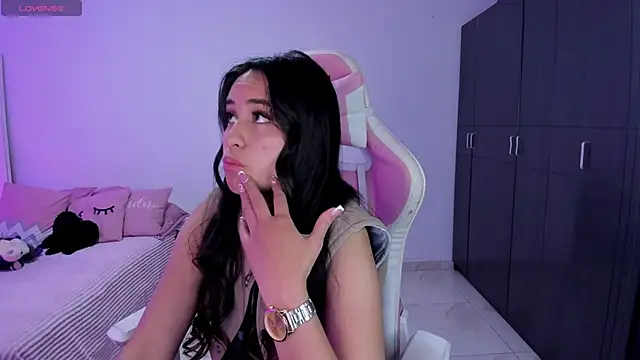 Tinylottie online show from November 6, 2025, 1:53 am