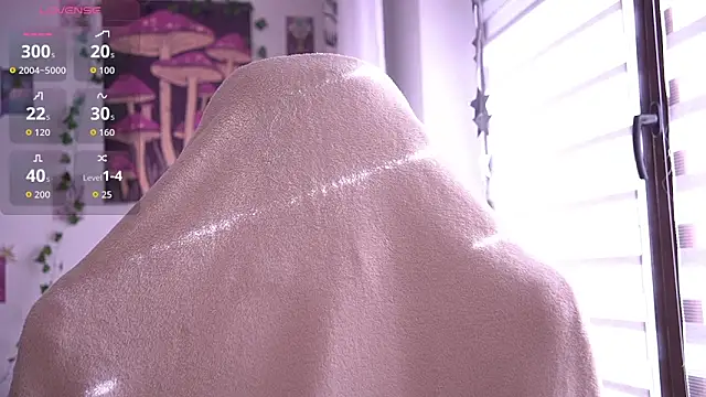 juliapie online show from September 18, 2025, 6:38 am