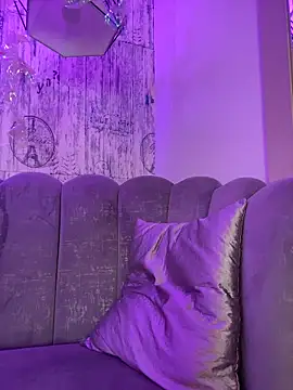 AbyThompson online show from November 20, 2025, 6:52 pm