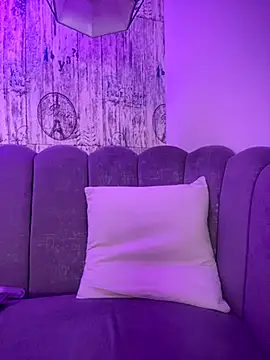 AbyThompson online show from October 7, 2025, 12:06 pm