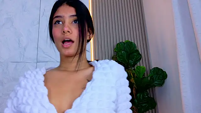 LaurenRodriiguez online show from August 5, 2026, 12:32 pm